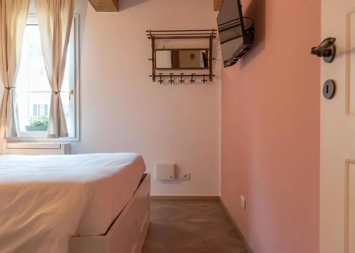 Le Di Olivia رافيننا